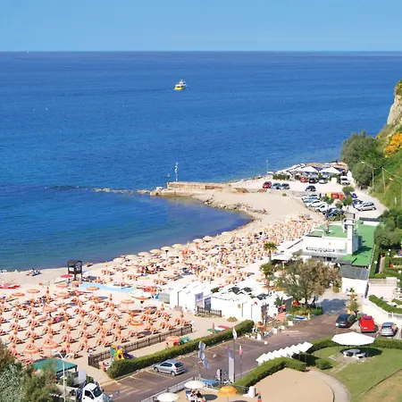 Apartamento 4 Bedroom Lovely In