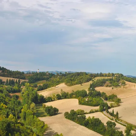 4 Bedroom Lovely In Montefelcino