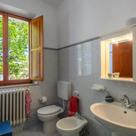 4 Bedroom Lovely In Apartment