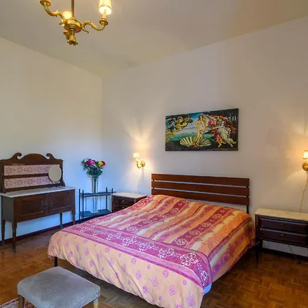 4 Bedroom Lovely In Montefelcino