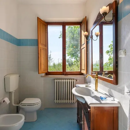 4 Bedroom Lovely In * Montefelcino