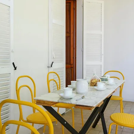4 Bedroom Lovely In Apartment