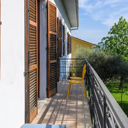 4 Bedroom Lovely In Montefelcino