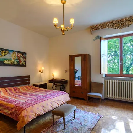 4 Bedroom Lovely In Montefelcino