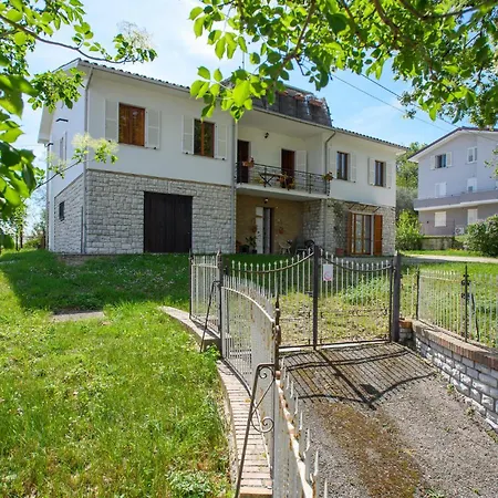 Apartment 4 Bedroom Lovely In Montefelcino