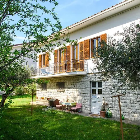 Apartment 4 Bedroom Lovely In Montefelcino