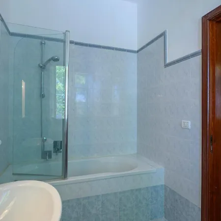 4 Bedroom Lovely In Apartment Montefelcino